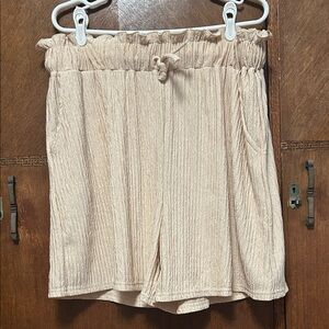 Rene Ricci Women's Tan Drawstring Shorts with pockets size 2X